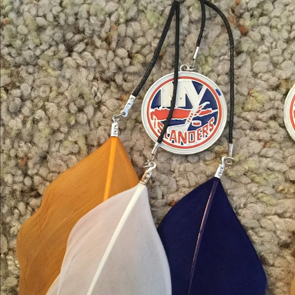 NY Islanders Hockey Vintage Feather Earrings Bracelet Set Y2K Sports Gift NEW - Picture 5 of 6